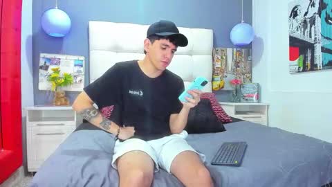 Snapshot of matteo12_ chatting on October 26, 2025, 5:02 am ---Matteo--- online show from October 26, 2025, 5:02 am