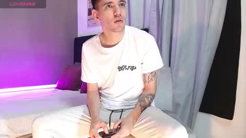 Snapshot of matteo12_ chatting on November 10, 2025, 7:29 am ---Matteo--- online show from November 10, 2025, 7:29 am