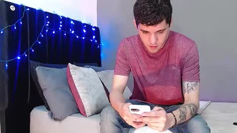 Snapshot of matteo12_ chatting on December 16, 2025, 4:50 am ---Matteo--- online show from December 16, 2025, 4:50 am