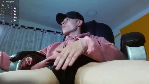 Snapshot of matthewboy_ chatting on February 14, 2025, 12:25 pm MatthewBoy online show from February 14, 2025, 12:25 pm