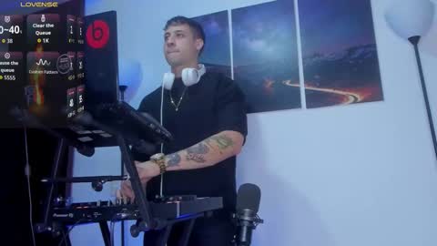 mattsaill_ online show from November 18, 2025, 1:22 am