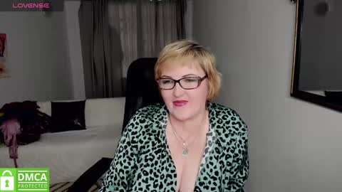 Snapshot of mature_blonde7 chatting on January 3, 2025, 6:01 am Lana online show from January 3, 2025, 6:01 am