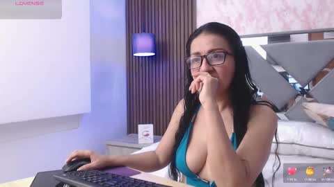 Snapshot of mature_brendaa chatting on October 15, 2025, 3:17 am mature_brendaa online show from October 15, 2025, 3:17 am