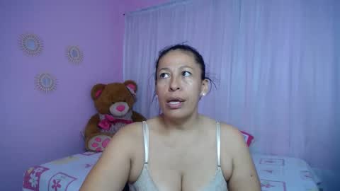 Snapshot of mature_martina_ chatting on January 7, 2025, 4:37 pm Martina online show from January 7, 2025, 4:37 pm