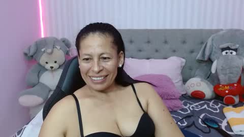 Snapshot of mature_martina_ chatting on January 28, 2025, 2:21 am Martina online show from January 28, 2025, 2:21 am