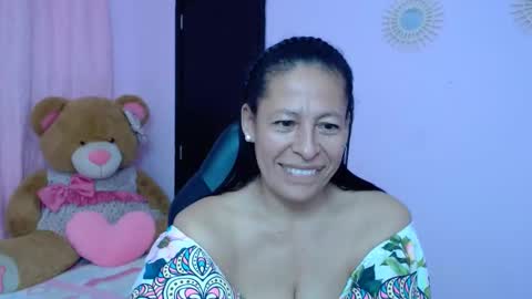 Snapshot of mature_martina_ chatting on January 28, 2025, 10:23 pm Martina online show from January 28, 2025, 10:23 pm