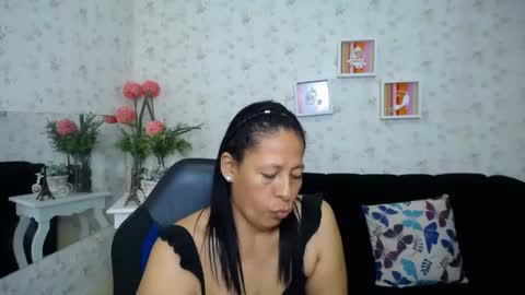 Snapshot of mature_martina_ chatting on February 9, 2025, 8:54 am Martina online show from February 9, 2025, 8:54 am
