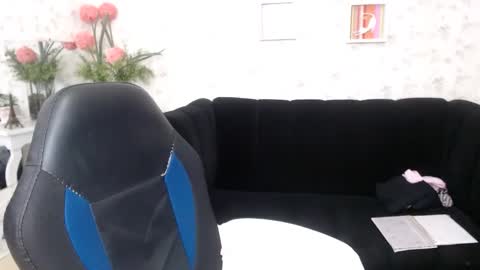Snapshot of mature_martina_ chatting on February 15, 2025, 8:54 am Martina online show from February 15, 2025, 8:54 am