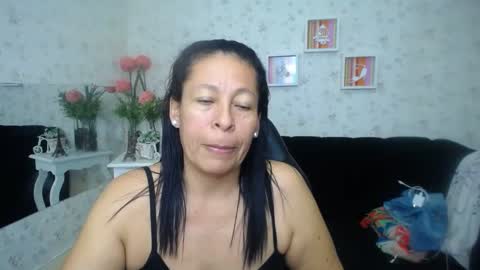 Snapshot of mature_martina_ chatting on February 16, 2025, 8:54 am Martina online show from February 16, 2025, 8:54 am
