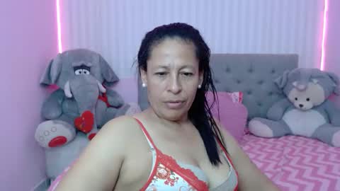 Snapshot of mature_martina_ chatting on February 27, 2025, 10:20 pm Martina online show from February 27, 2025, 10:20 pm