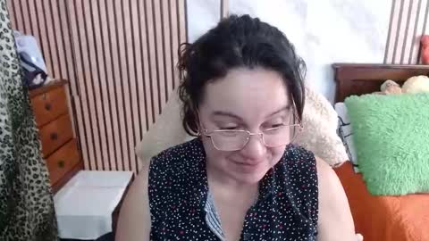 Snapshot of mature_wolf chatting on September 19, 2025, 9:26 pm Sonia online show from September 19, 2025, 9:26 pm