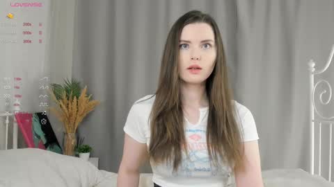 Snapshot of maudhaskell chatting on February 26, 2025, 7:16 pm Lily online show from February 26, 2025, 7:16 pm