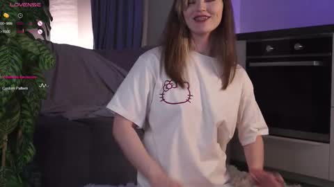 Snapshot of maudhaskell chatting on September 27, 2025, 6:24 pm Lily online show from September 27, 2025, 6:24 pm