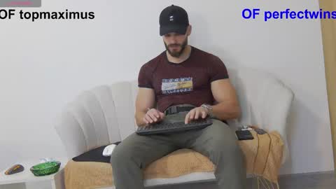 Snapshot of mauro_real_man chatting on November 25, 2025, 7:03 pm mauro_real_man online show from November 25, 2025, 7:03 pm