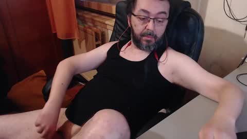 Snapshot of max818k chatting on January 2, 2025, 7:12 am Max online show from January 2, 2025, 7:12 am