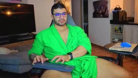 Max online show from November 13, 2025, 3:05 am