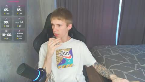 Snapshot of max_gen chatting on January 20, 2025, 1:53 pm Max Gen with tats 24years  And Ethan without tats 20 years online show from January 20, 2025, 1:53 pm