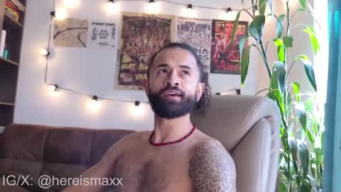 Max Follow me IGX hereismaxx online show from November 19, 2025, 2:50 pm