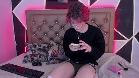 Max lover1 online show from December 19, 2024, 6:12 pm