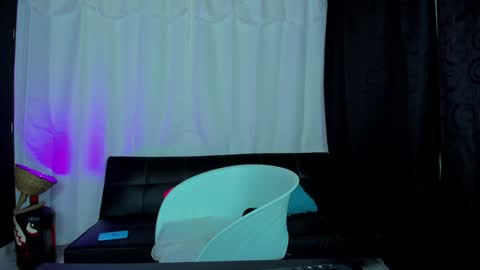 Snapshot of max_wild01 chatting on January 21, 2025, 8:52 am MAX online show from January 21, 2025, 8:52 am