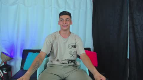 Snapshot of max_wild01 chatting on January 24, 2025, 8:23 am MAX online show from January 24, 2025, 8:23 am