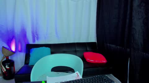 Snapshot of max_wild01 chatting on February 14, 2025, 4:09 pm MAX online show from February 14, 2025, 4:09 pm