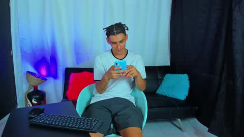 Snapshot of max_wild01 chatting on March 12, 2025, 6:33 pm MAX online show from March 12, 2025, 6:33 pm