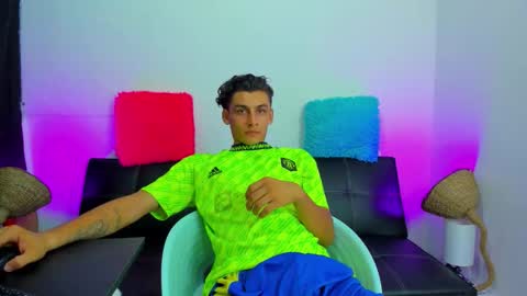 Snapshot of max_wild01 chatting on September 11, 2025, 6:02 am MAX online show from September 11, 2025, 6:02 am