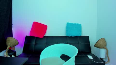 Snapshot of max_wild01 chatting on September 14, 2025, 9:41 am MAX online show from September 14, 2025, 9:41 am