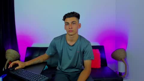 Snapshot of max_wild01 chatting on October 7, 2025, 6:54 am MAX online show from October 7, 2025, 6:54 am