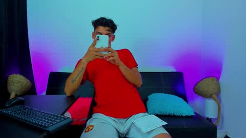 Snapshot of max_wild01 chatting on October 13, 2025, 6:02 am MAX online show from October 13, 2025, 6:02 am