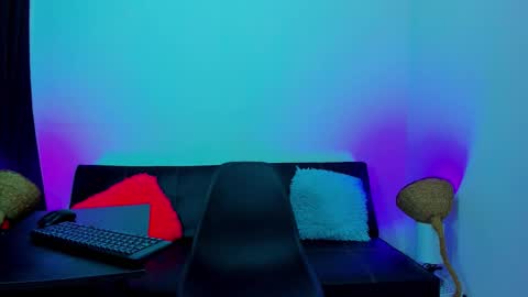 Snapshot of max_wild01 chatting on October 18, 2025, 5:35 pm MAX online show from October 18, 2025, 5:35 pm