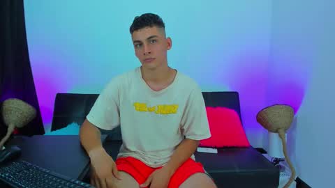 Snapshot of max_wild01 chatting on October 23, 2025, 3:00 pm MAX online show from October 23, 2025, 3:00 pm