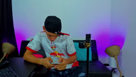 Snapshot of max_wild01 chatting on October 27, 2025, 6:23 pm MAX online show from October 27, 2025, 6:23 pm