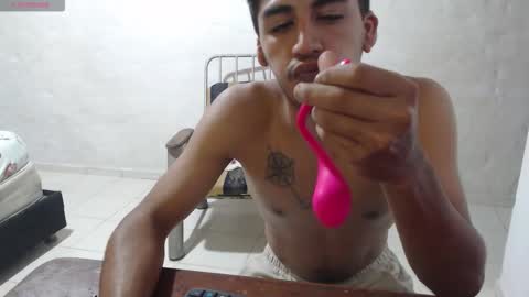 Snapshot of maxi_dick33 chatting on December 5, 2025, 6:00 am maxi dick online show from December 5, 2025, 6:00 am