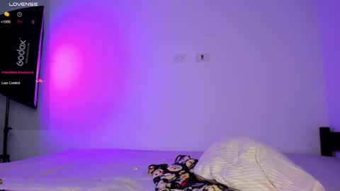 Snapshot of maxi_open chatting on February 17, 2025, 3:15 am Maxi Model Independent online show from February 17, 2025, 3:15 am