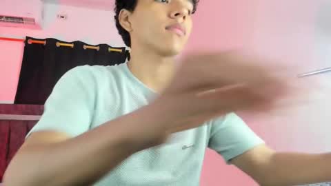 Maximiliano online show from November 23, 2025, 7:24 pm