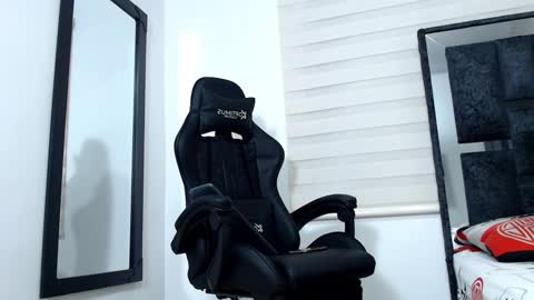 Maximo Sebastian online show from February 2, 2025, 4:26 am