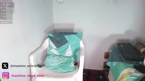 Maximo Aron Vega online show from November 10, 2025, 11:15 pm