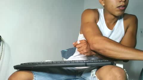 Maximo Aron Vega online show from December 2, 2025, 3:29 pm