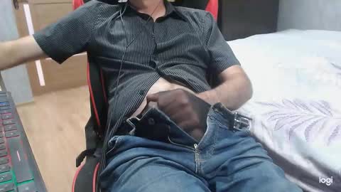 Snapshot of maximus3334 chatting on September 19, 2025, 11:22 am maximus3334 online show from September 19, 2025, 11:22 am