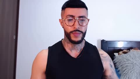 Independent Model online show from February 9, 2025, 4:14 am