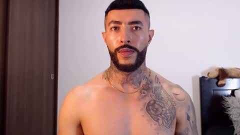 Independent Model online show from February 19, 2025, 5:49 am