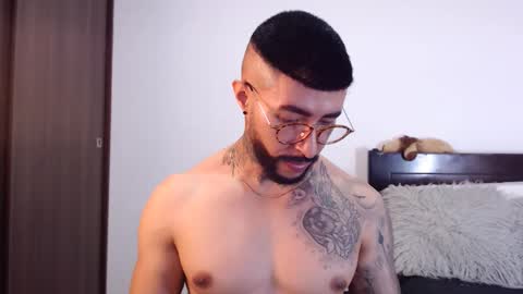 Independent Model online show from February 21, 2025, 3:01 am