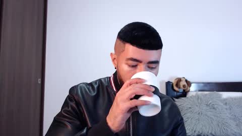 Independent Model online show from February 23, 2025, 9:05 pm