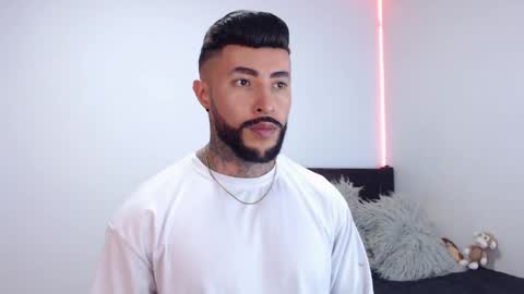 Independent Model online show from September 17, 2025, 1:51 am