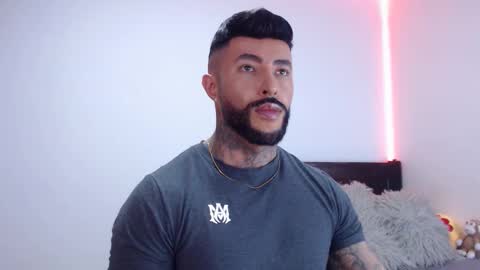 Independent Model online show from October 19, 2025, 12:22 am