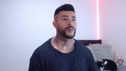 Independent Model online show from November 6, 2025, 2:45 am