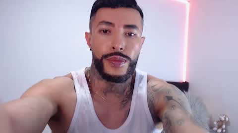 Independent Model online show from November 21, 2025, 3:49 am