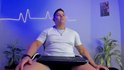 Snapshot of maximussteel_ chatting on November 2, 2025, 3:36 pm Maximus online show from November 2, 2025, 3:36 pm